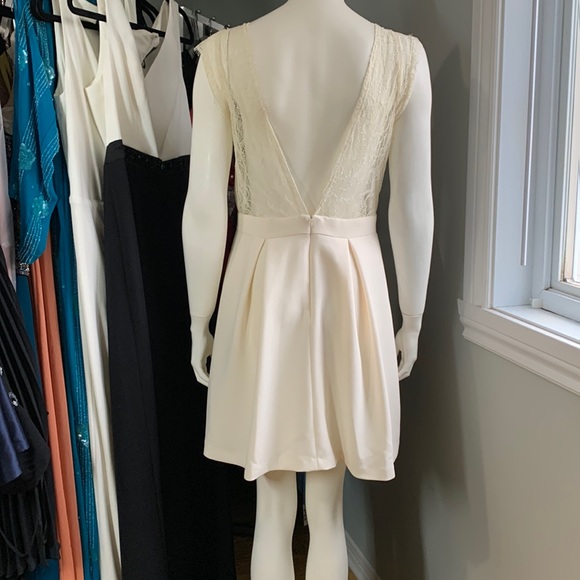 BCBG Generation Scalloped Lace White Dress New 170$ Medium 10 us - Picture 6 of 8